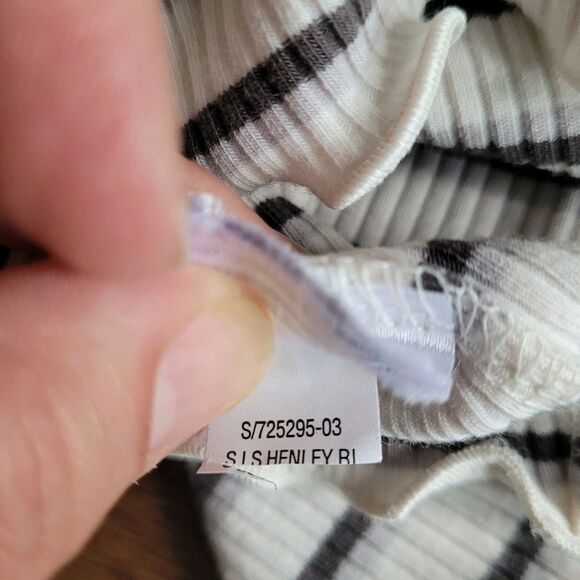 Old Navy Rib Henley Tee Girls Size XL 14-16 Cream Stripe Lettuce Edge Stretch - Picture 8 of 13